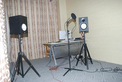 走進(jìn)聲音的殿堂——專(zhuān)業(yè)錄音棚及其制作流程簡(jiǎn)介